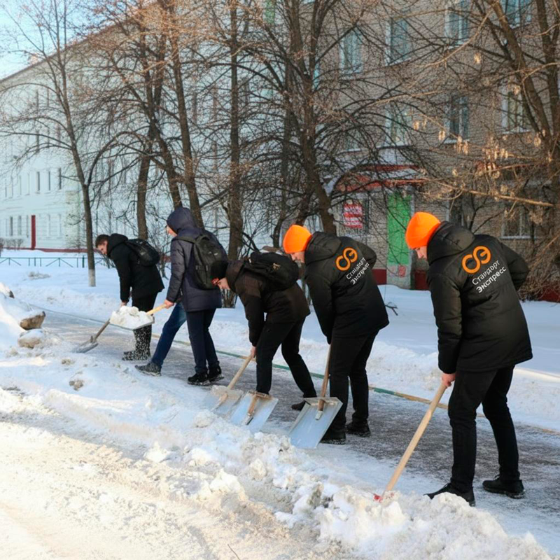 Уборка снега с крыш и территорий в Великом Новгороде